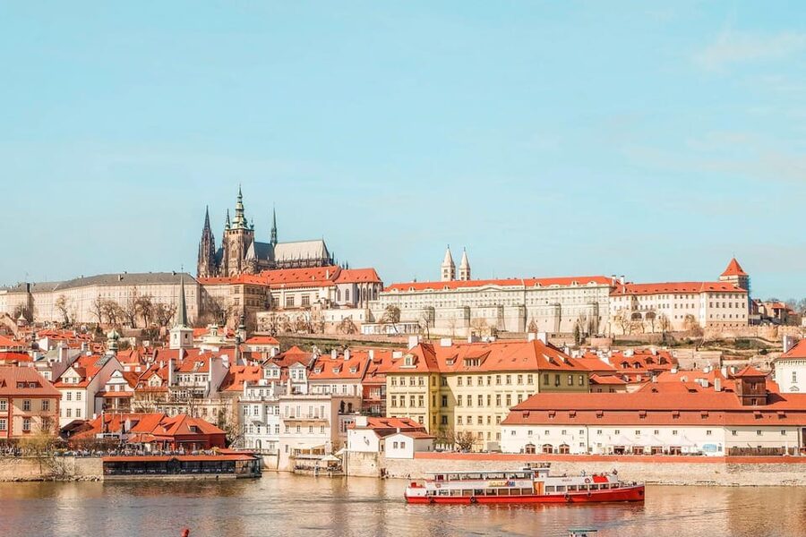 Tour of Prague Castle in italian language ticket included - Golden Lane (Vicolo d’Oro): tiny houses, big stories